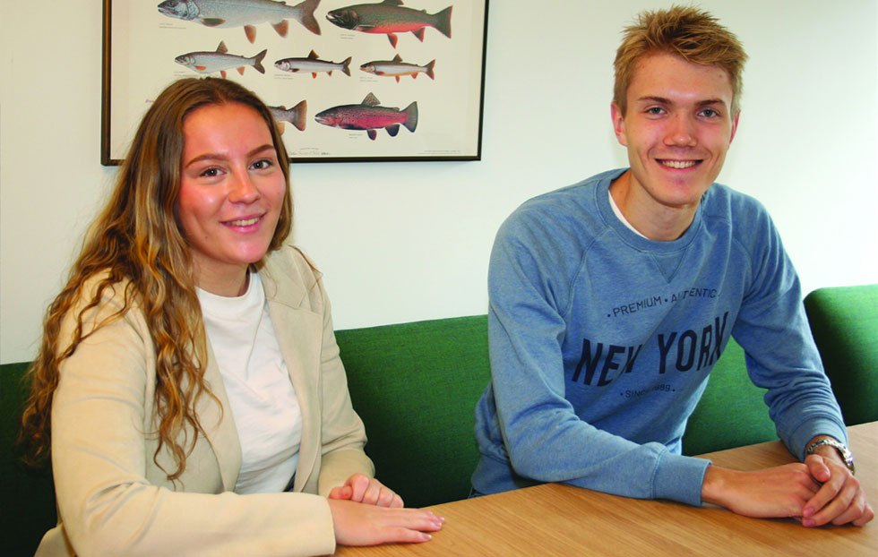 Victoria Katherine Poulos Keiseraas og Jacob Lillegraven-Ringheim er førsteårsstudenter på det nyopprettede bachelorprogrammet i akvakultur. FOTO: JANNE KARIN BRODIN.