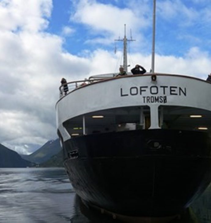 Skoleskipet MS Lofoten søker miljøarbeider